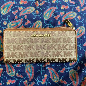 Michael Kors Jet Set Wallet Three Quarter Zip